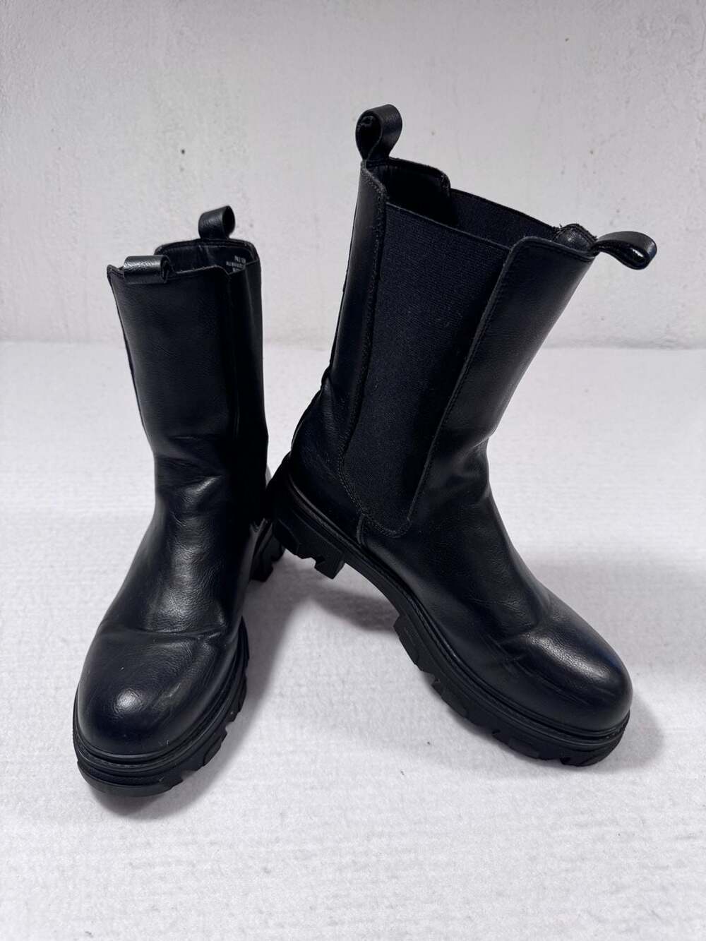 Cushionaire Women’s Pax High Pull On Chelsea Boots Black Size 10M